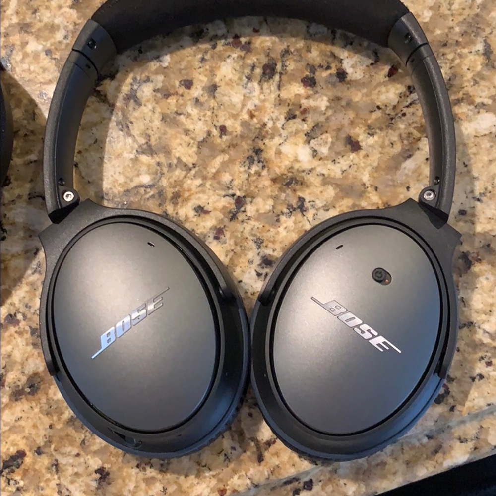 Bose noise canceling headphones - Picture 2 of 4